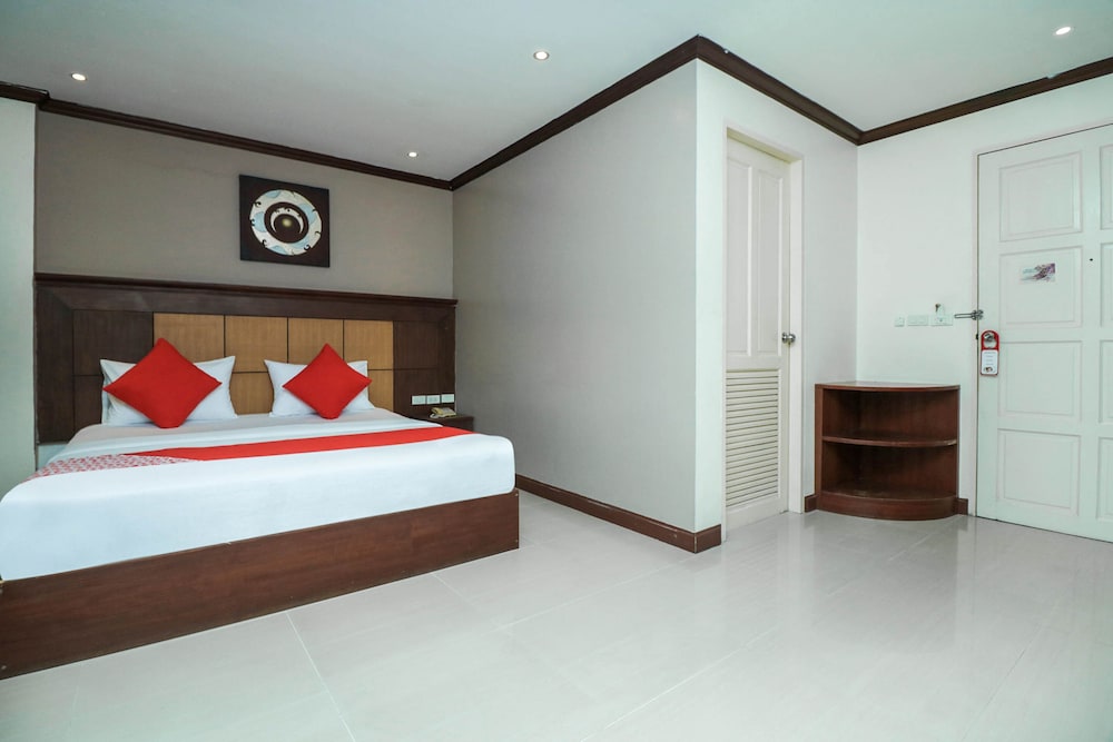 NATURAL BEACH HOTEL AND BAAN SILA 21/59