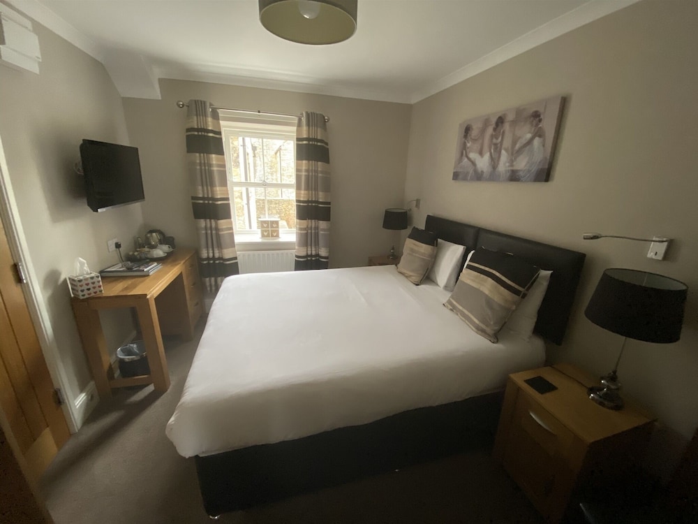 The Three Horseshoes Hotel 20/50
