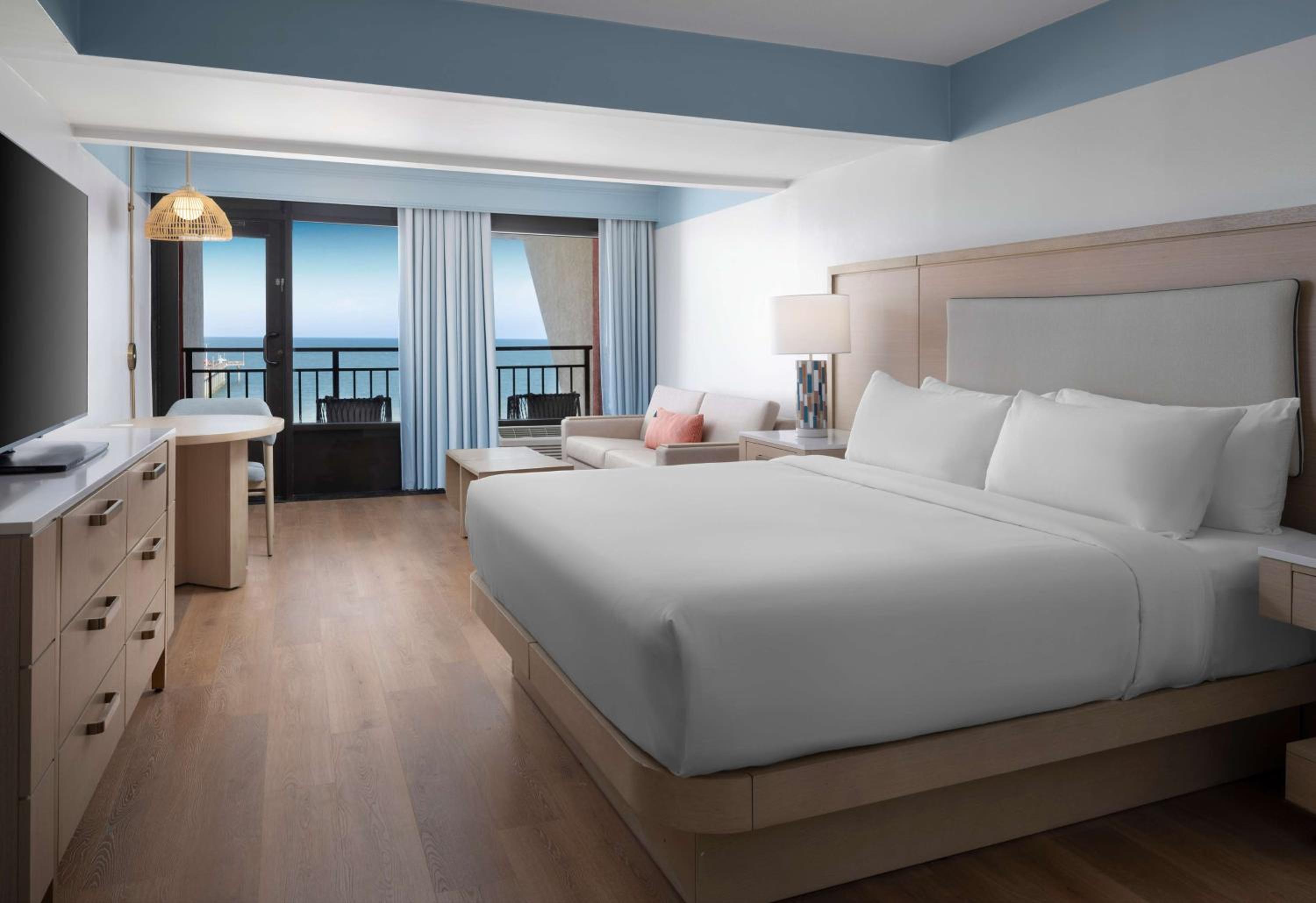 1 BEDROOM, SUITE, KING BED, OCEAN VIEW
