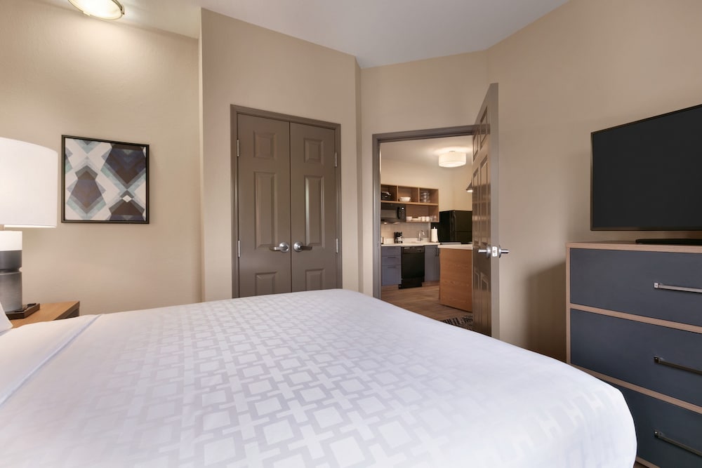 Candlewood Suites Springfield, an IHG Hotel 11/47