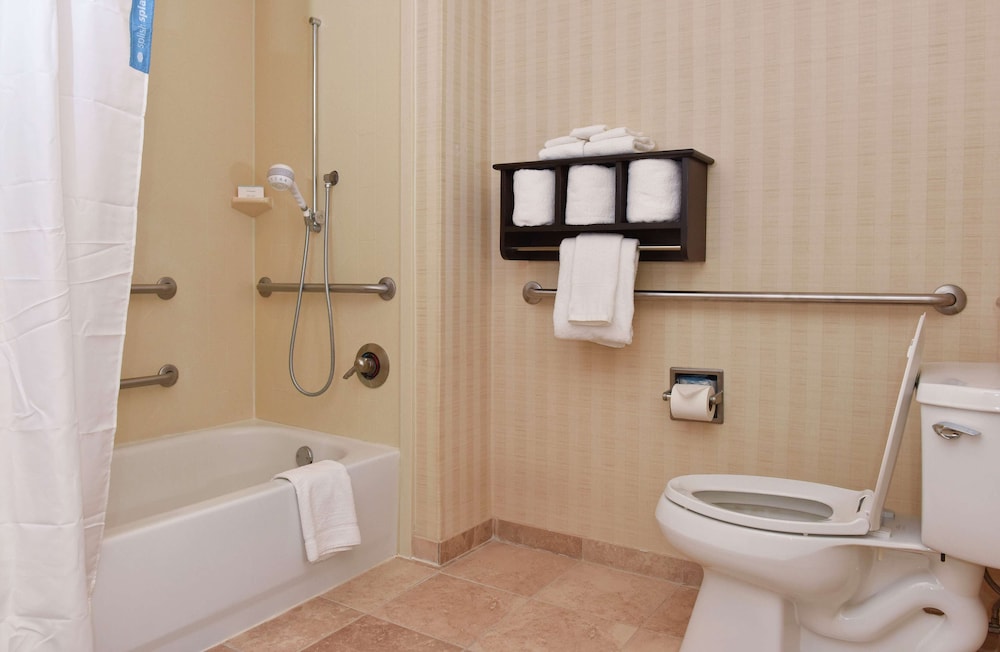 Hampton Inn & Suites Alexandria LA 14/47
