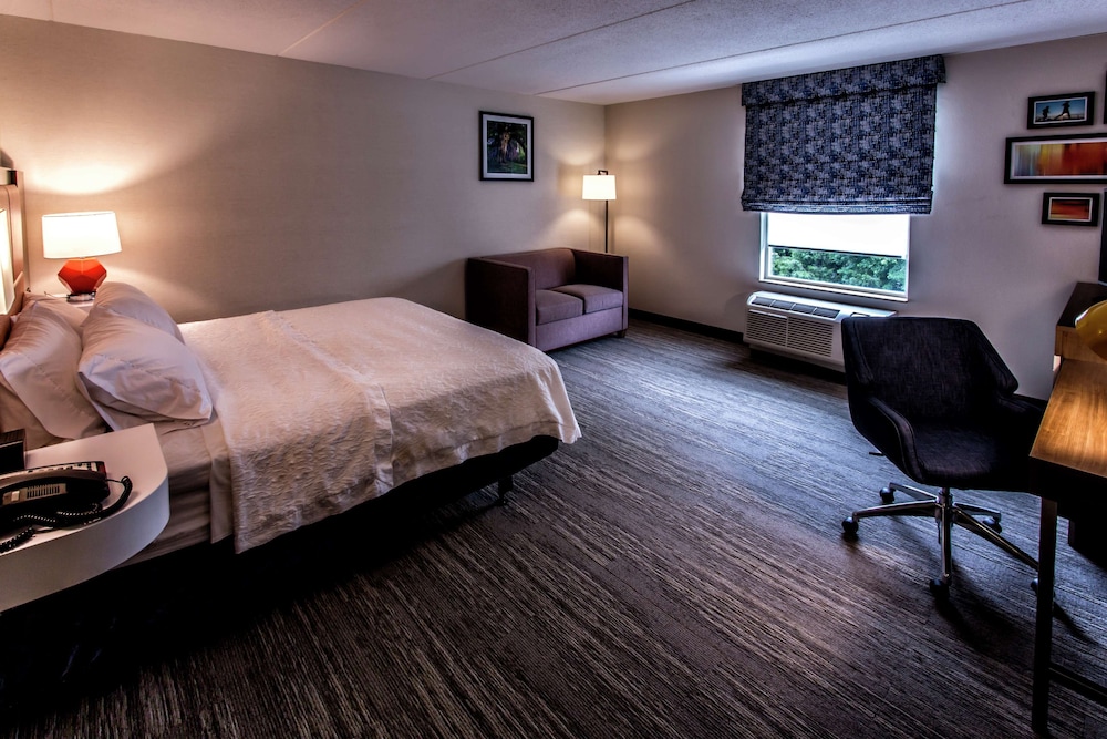 Hampton Inn And Suites Staten Island 17/41