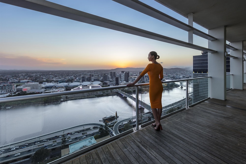 Oaks Brisbane Casino Tower Suites 22/50