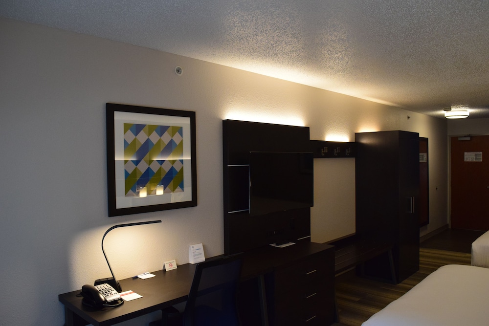 Holiday Inn Express Hotel Suites Sparta 35/49