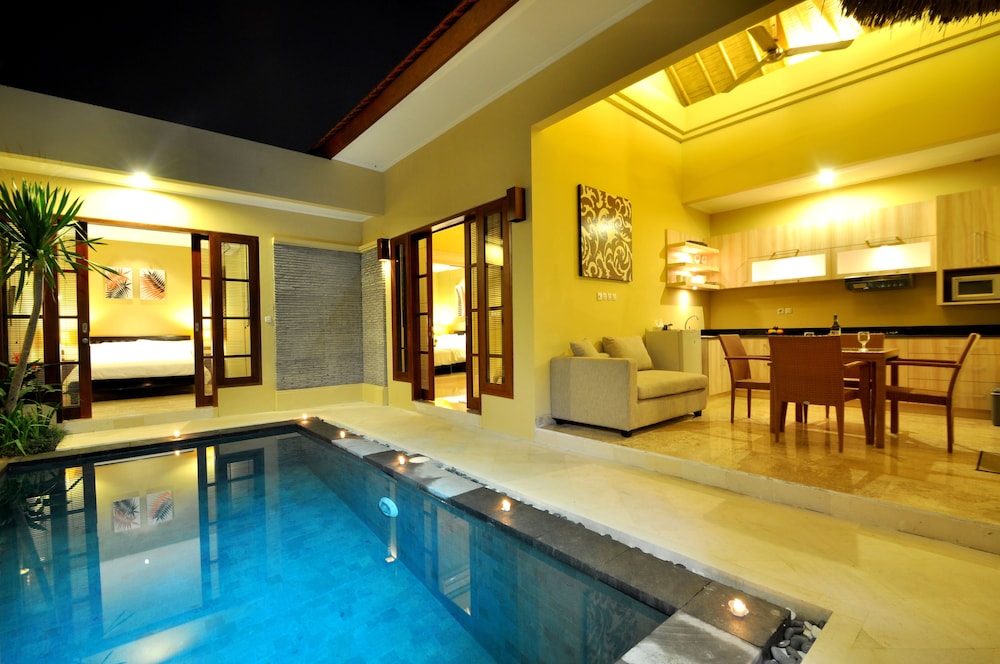 The Jas Villas 3/69