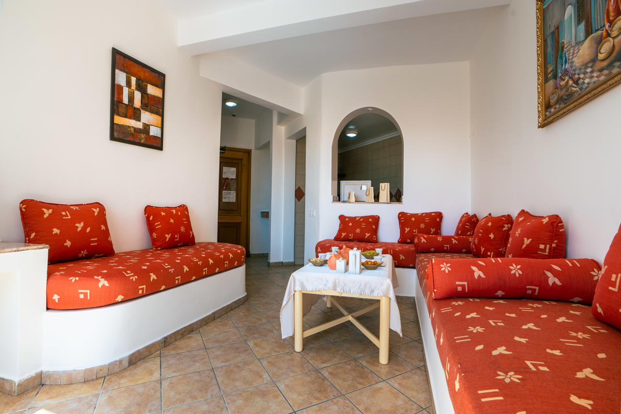Intouriste Hotel & Suites 50/72