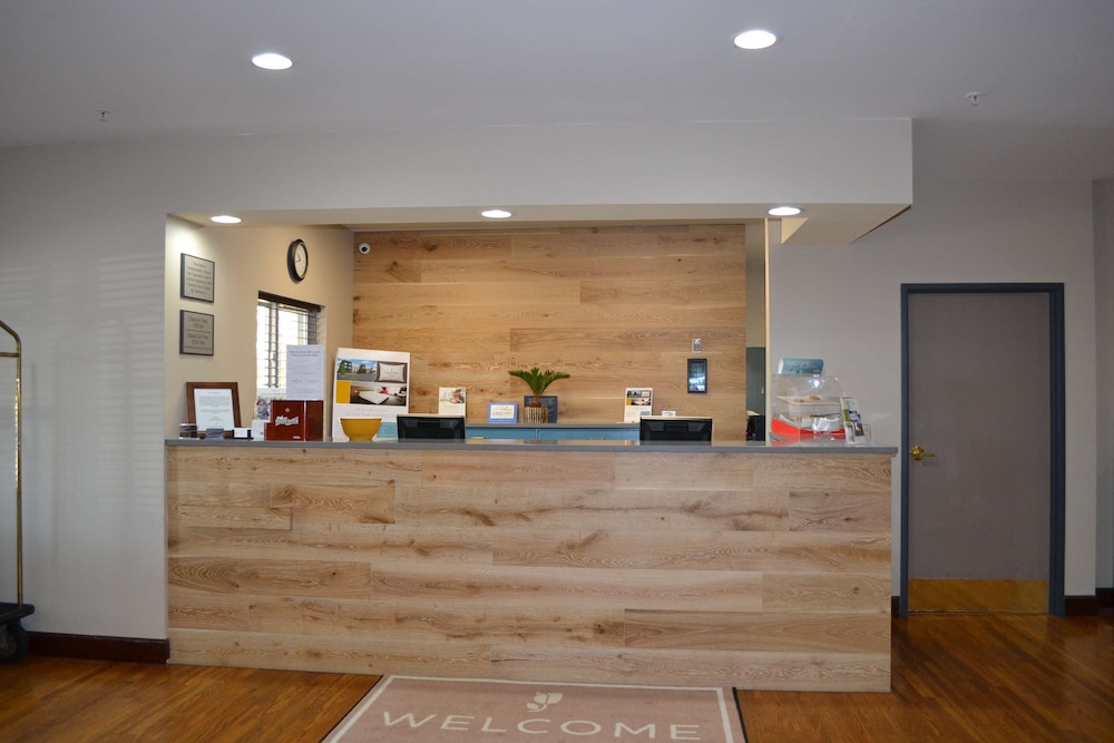Country Inn and Suites By Radisson Gurnee 7/31