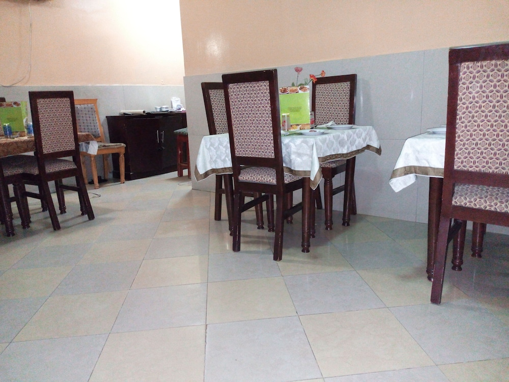 Richanthonio Suites 19/24
