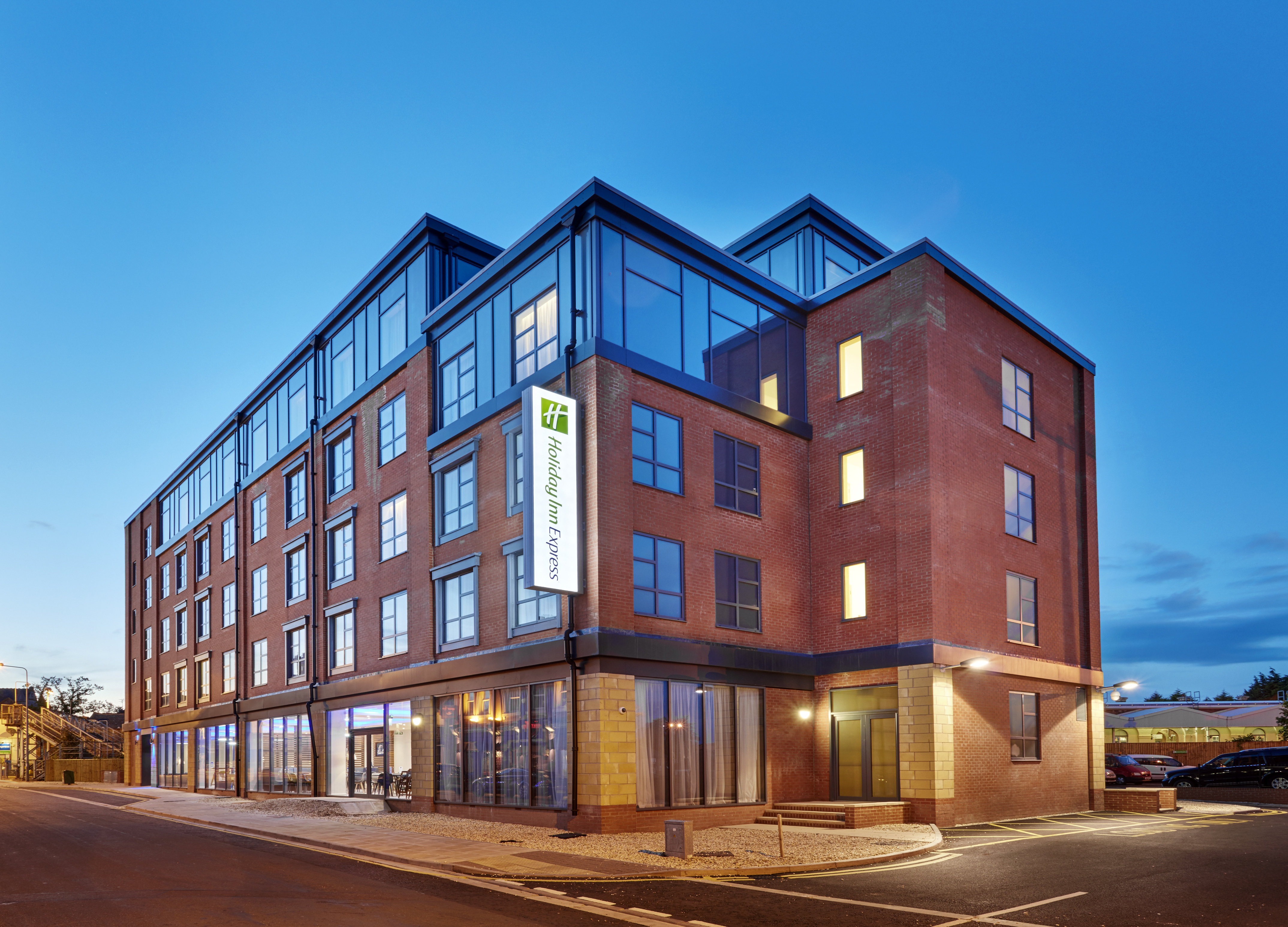 HOLIDAY INN EXPRESS GRIMSBY 7/35