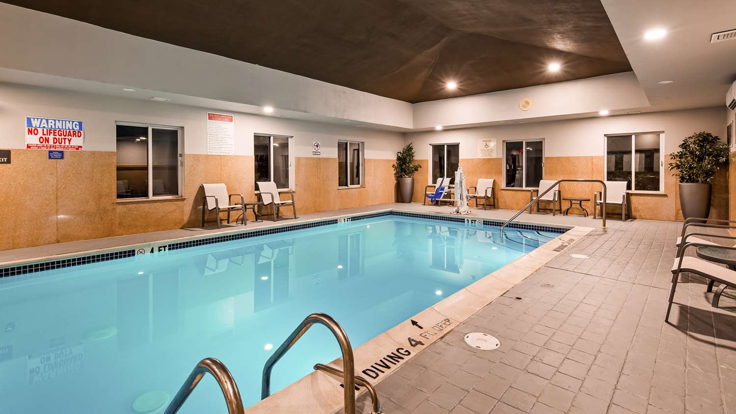 Best Western Plus New Cumberland Inn & Suites 15/35