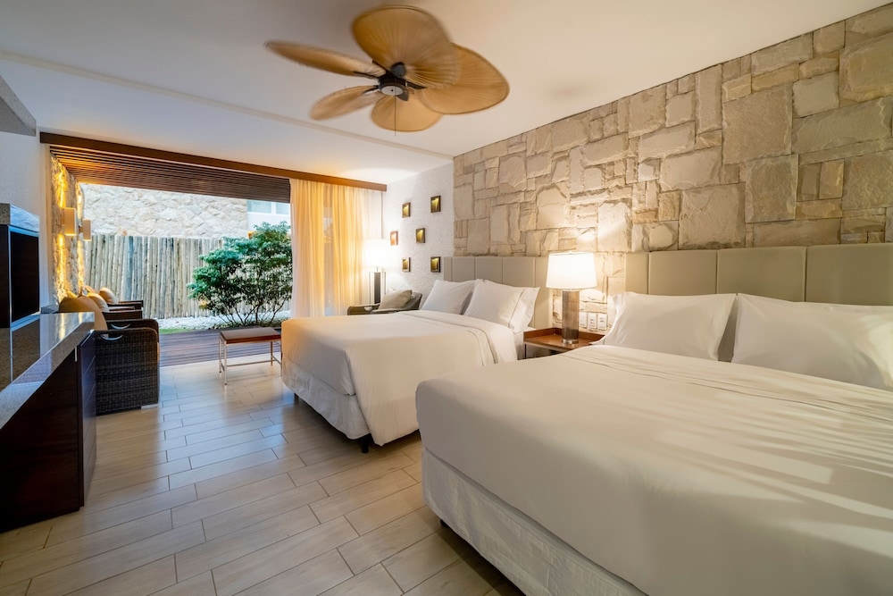 Master, Suite, 2 Queen Beds