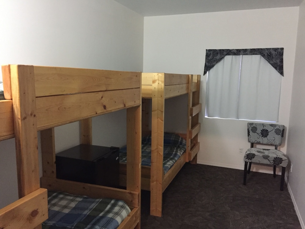 Invermere Hostel 8/30
