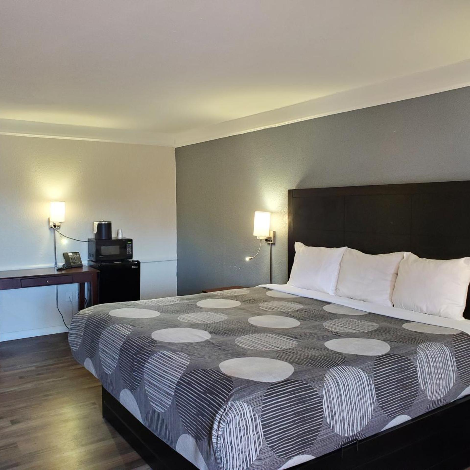 غرفة بسرير كينج، Relax Inn 4/10