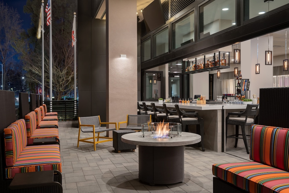 Home2 Suites by Hilton Woodland Hills Los Angeles 39/48