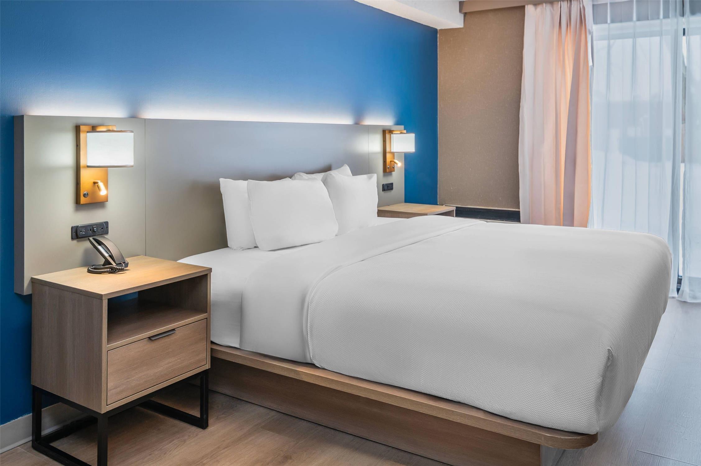 Comfort Inn Belleville, ON 11/37