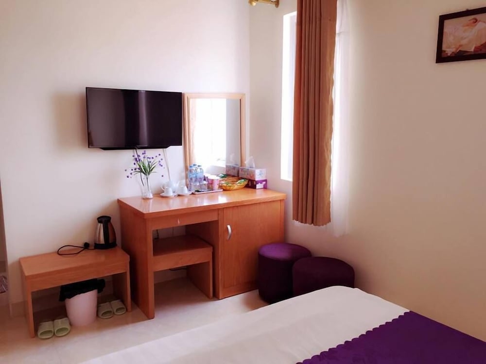 Lavender Hotel 24/50