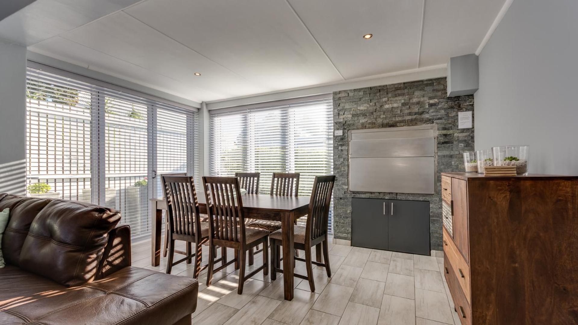 21 Manor Kingswood 18/41
