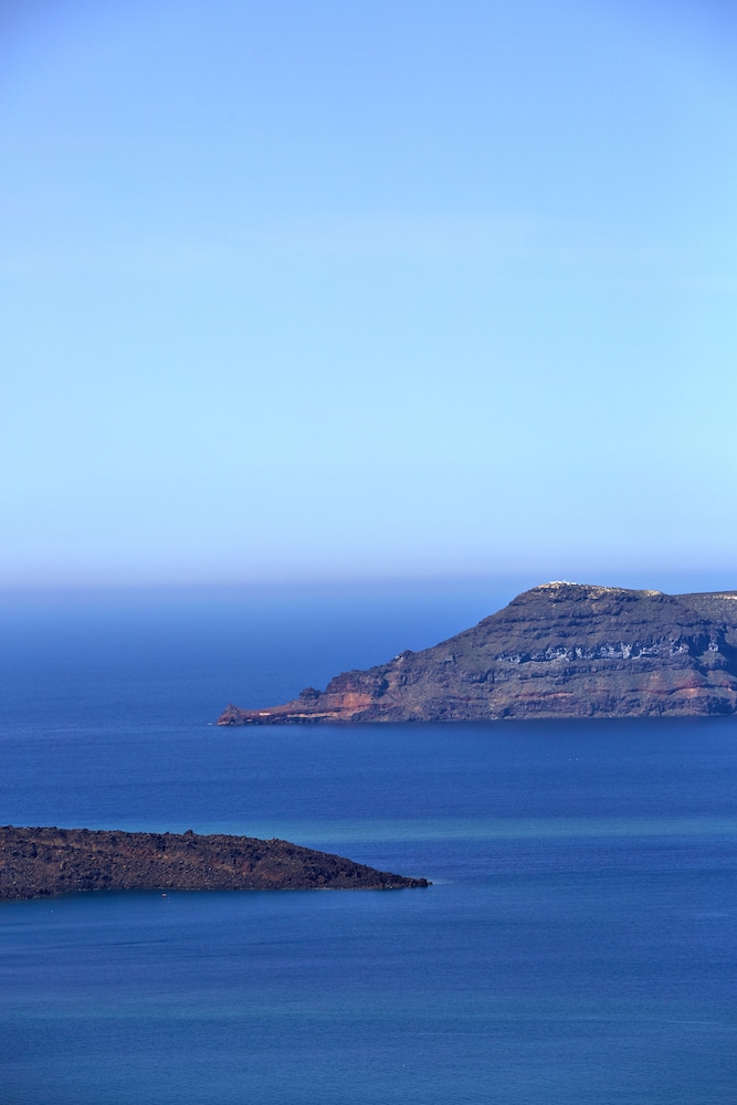 ON THE CLIFF 34/50
