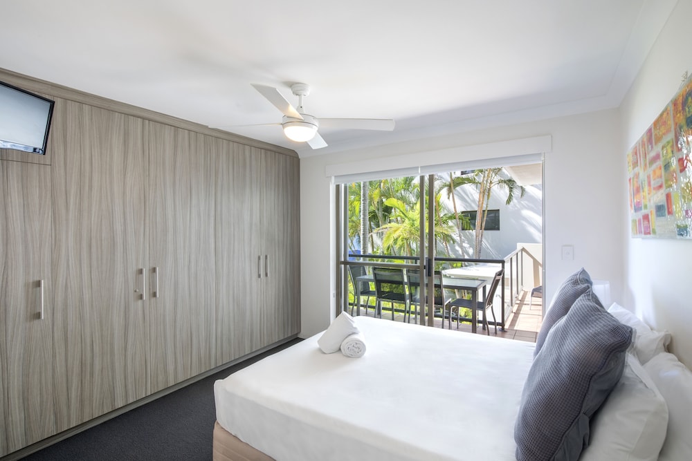 NOOSA SHORES RESORT 10/70