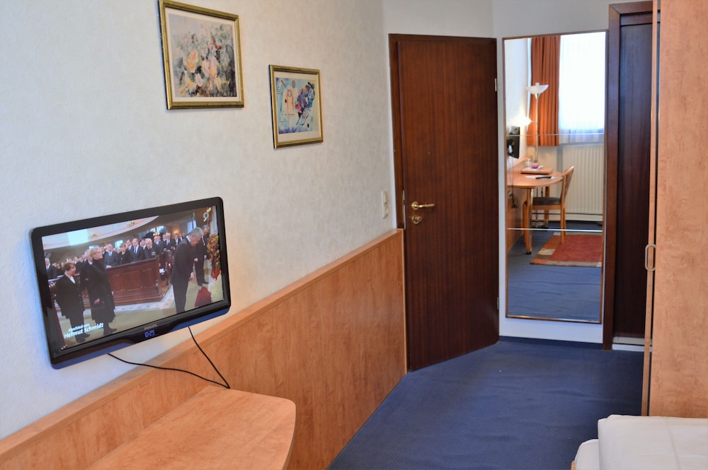 Steen S Hotel 3/36