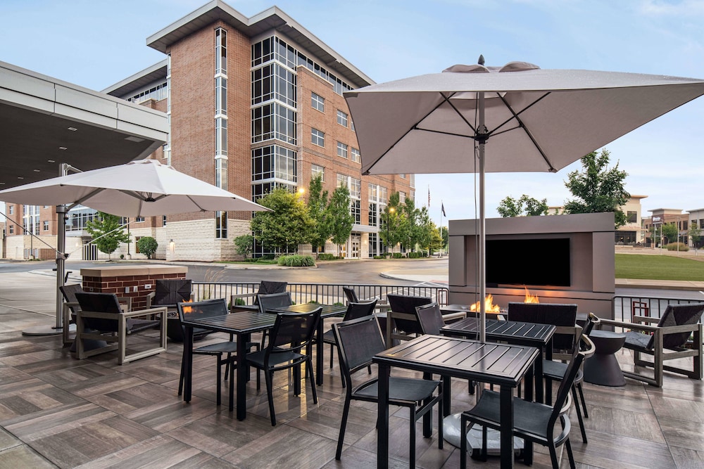 AC Hotel by Marriott Pittsburgh Southpointe 27/37