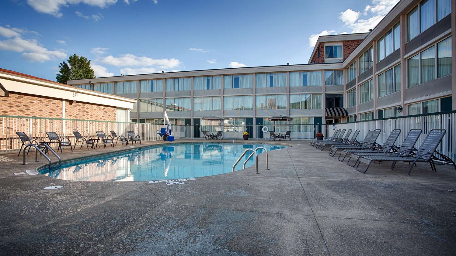 Best Western Plus Bradford Inn 38/38