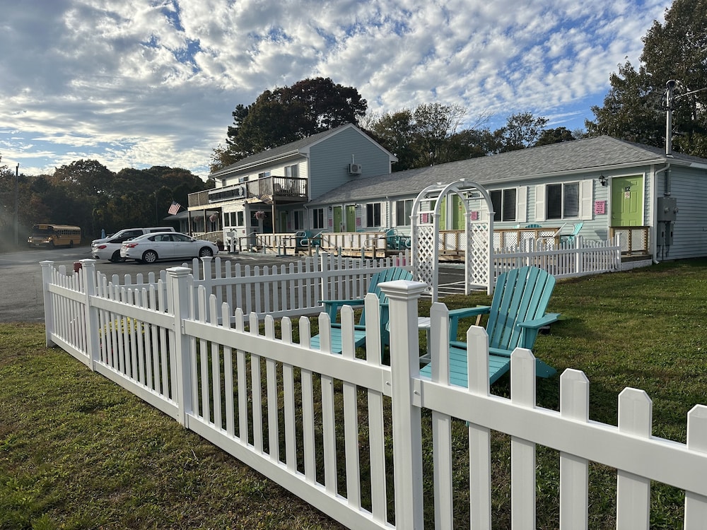 The Inn at Buzzards Bay 1/43