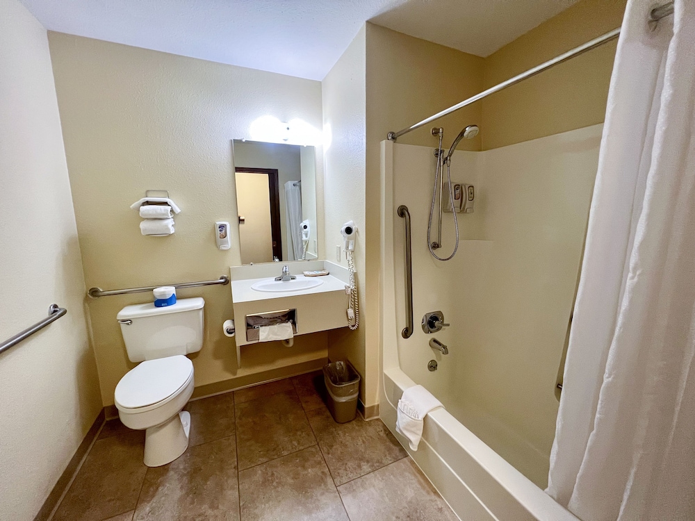 Beartooth Hideaway Inn and Cabins 50/56