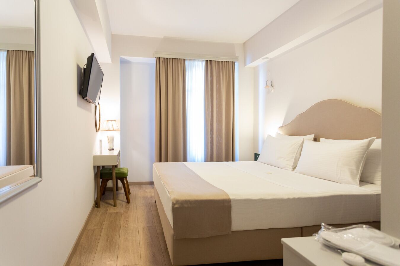 Deluxe, King Bed