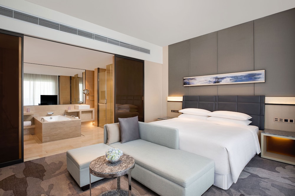 Four Points By Sheraton Guangdong Heshan 7/37