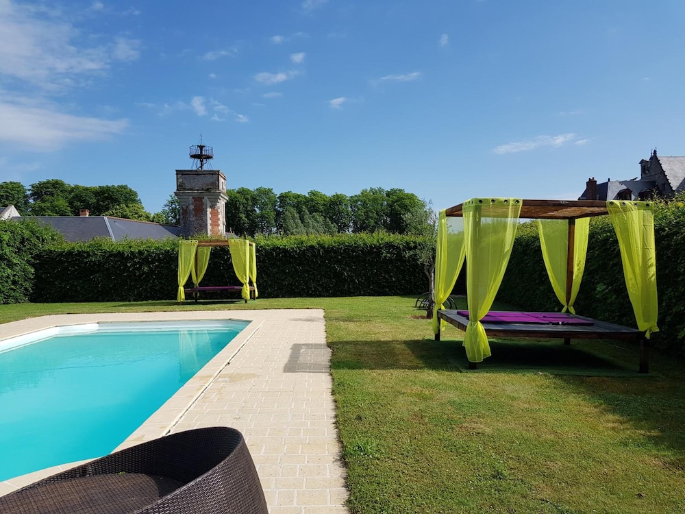 CHATEAU DE JALLANGES 36/61