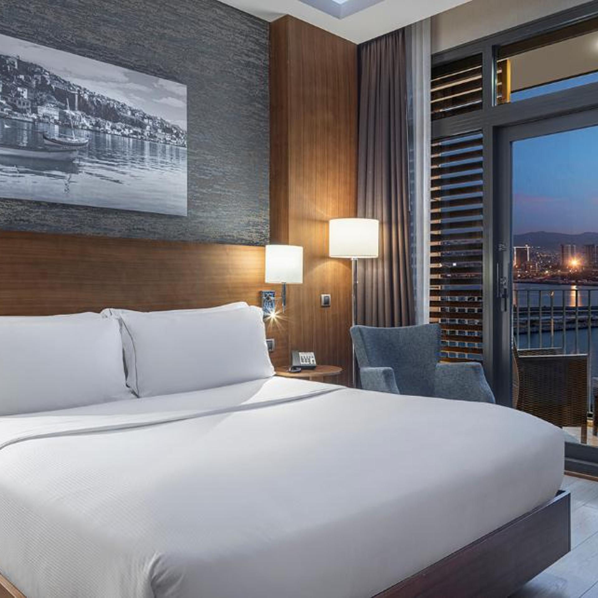 1 Bedroom, Suite, King Bed, Sofa