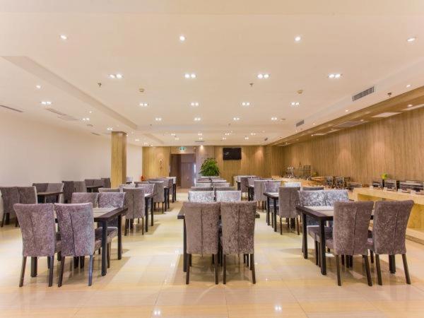 Jinjiang Metropolo Hoteltaiyuanshimao Center 34/48