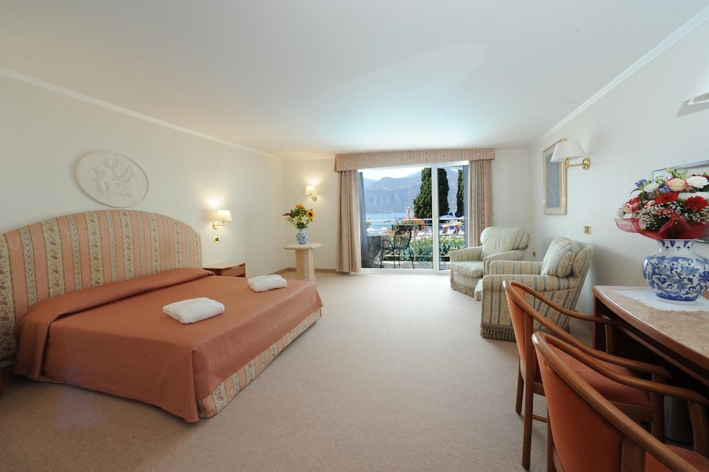 Hotel Excelsior Bay 30/50