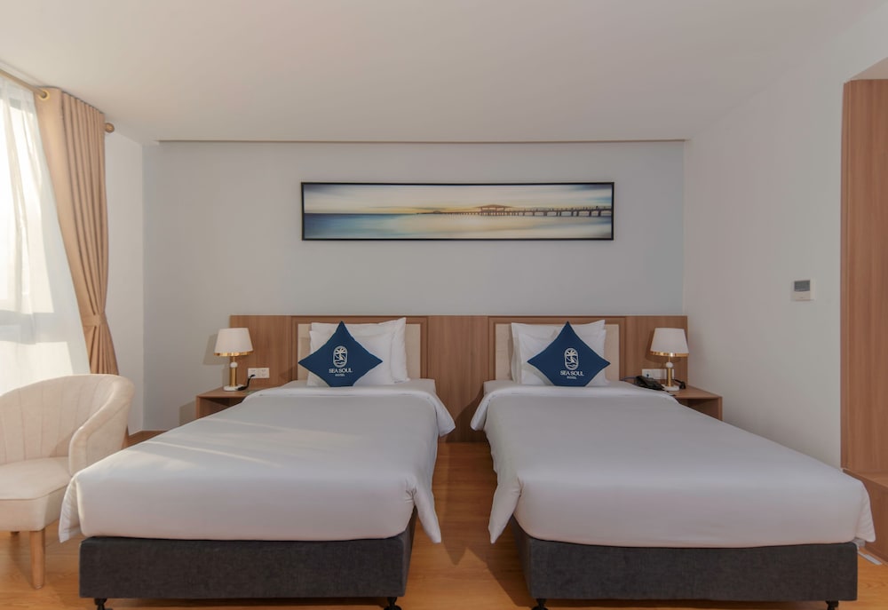 PREMIER, TWIN BEDS, SEA VIEW