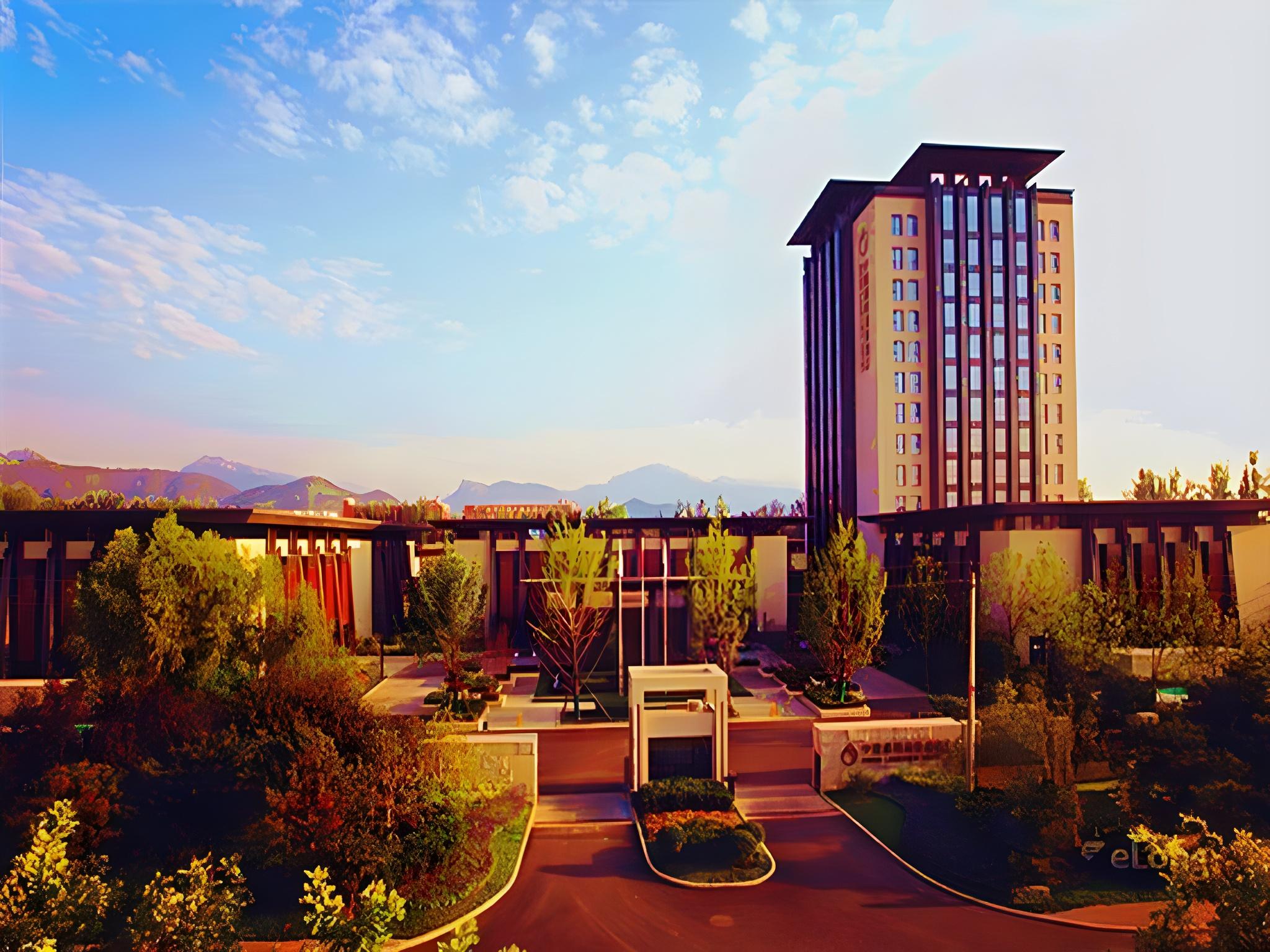 Swan Lakeview Hotel 1/30