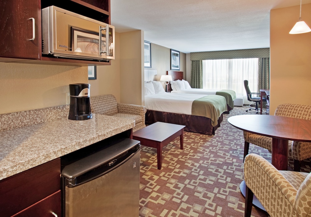 Holiday Inn Express Hotel And Suites St Charles 22/56