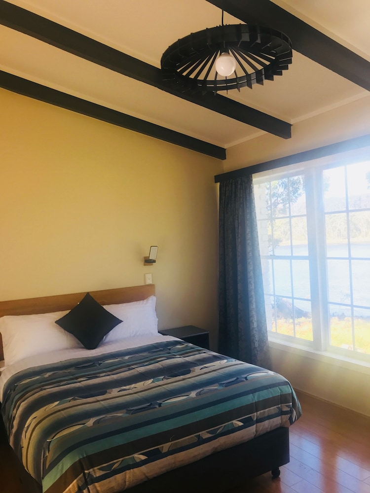 The Fox and Hounds Historic Hotel 10/61