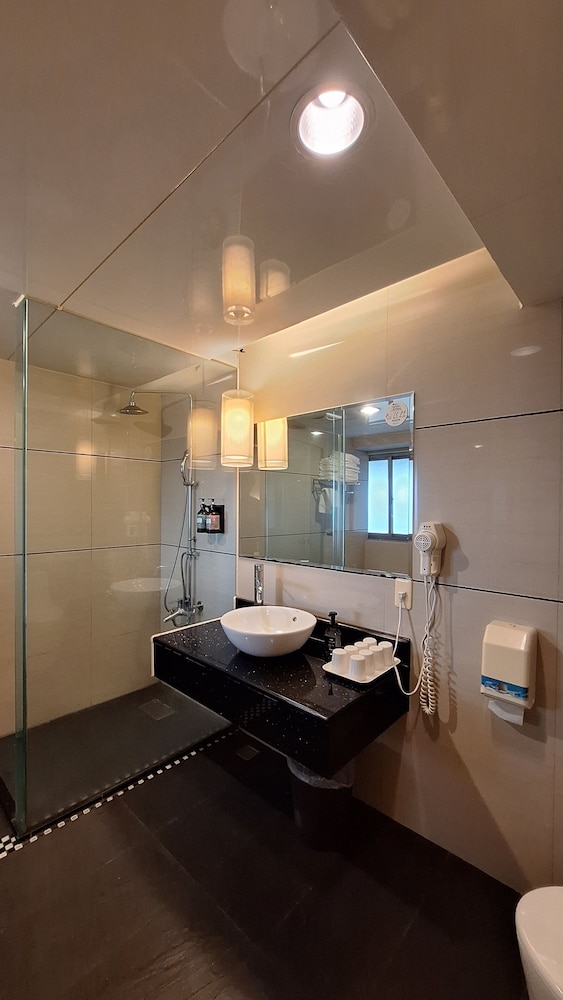 Cheng Pao Hotel 62/64
