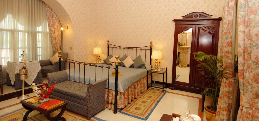 GAJNER PALACE 8/22