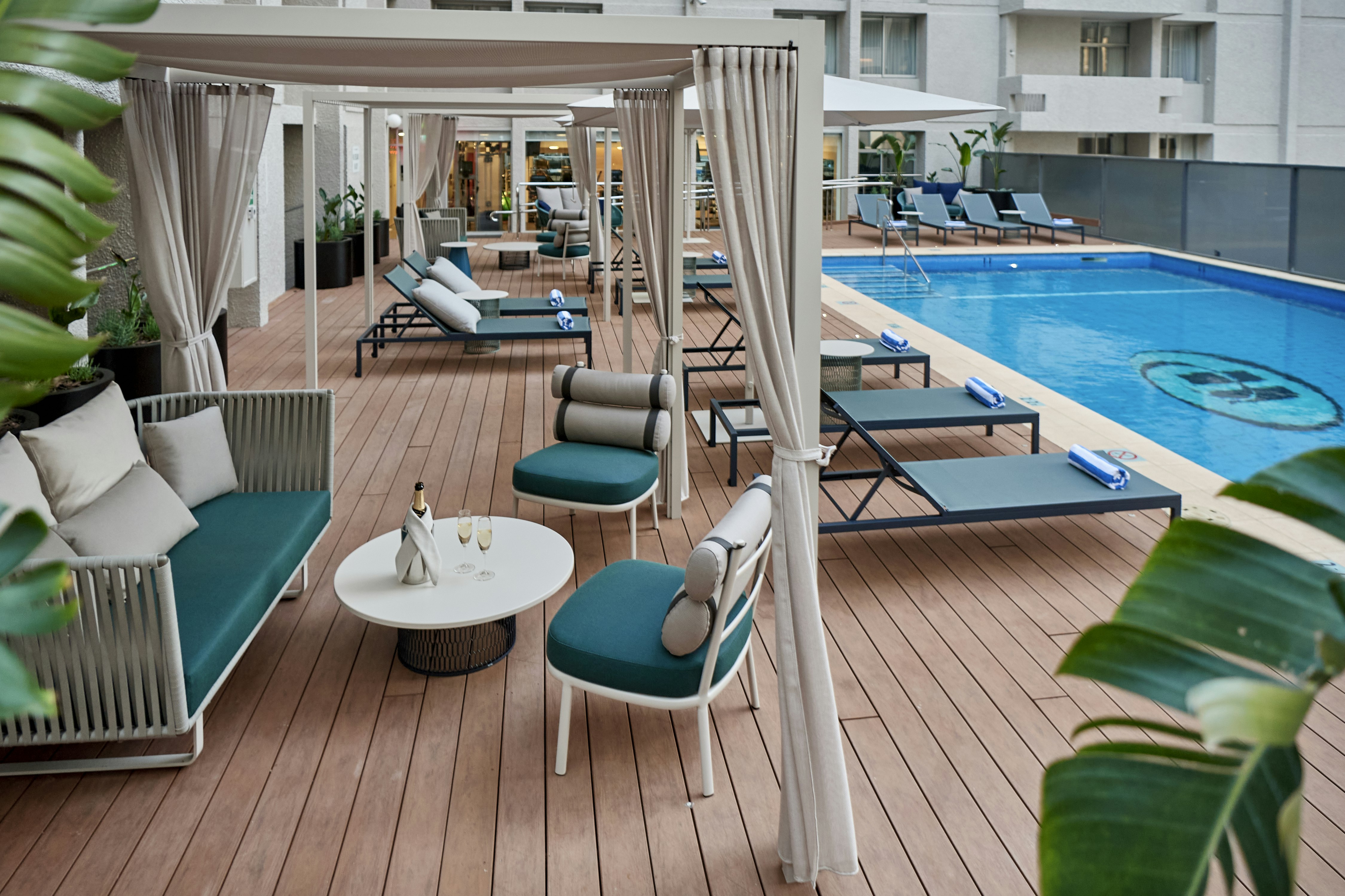 Parmelia Hilton 32/65