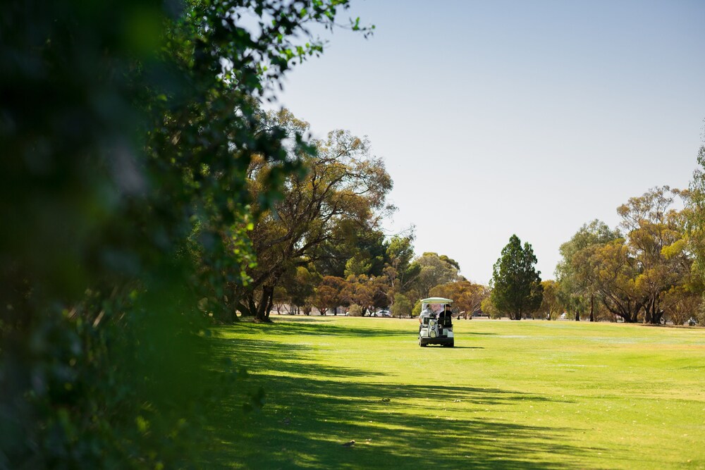 Par Five Shacks 26/30