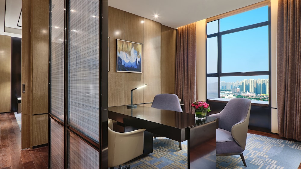 Crowne Plaza Wuhan Development Zone 47/82