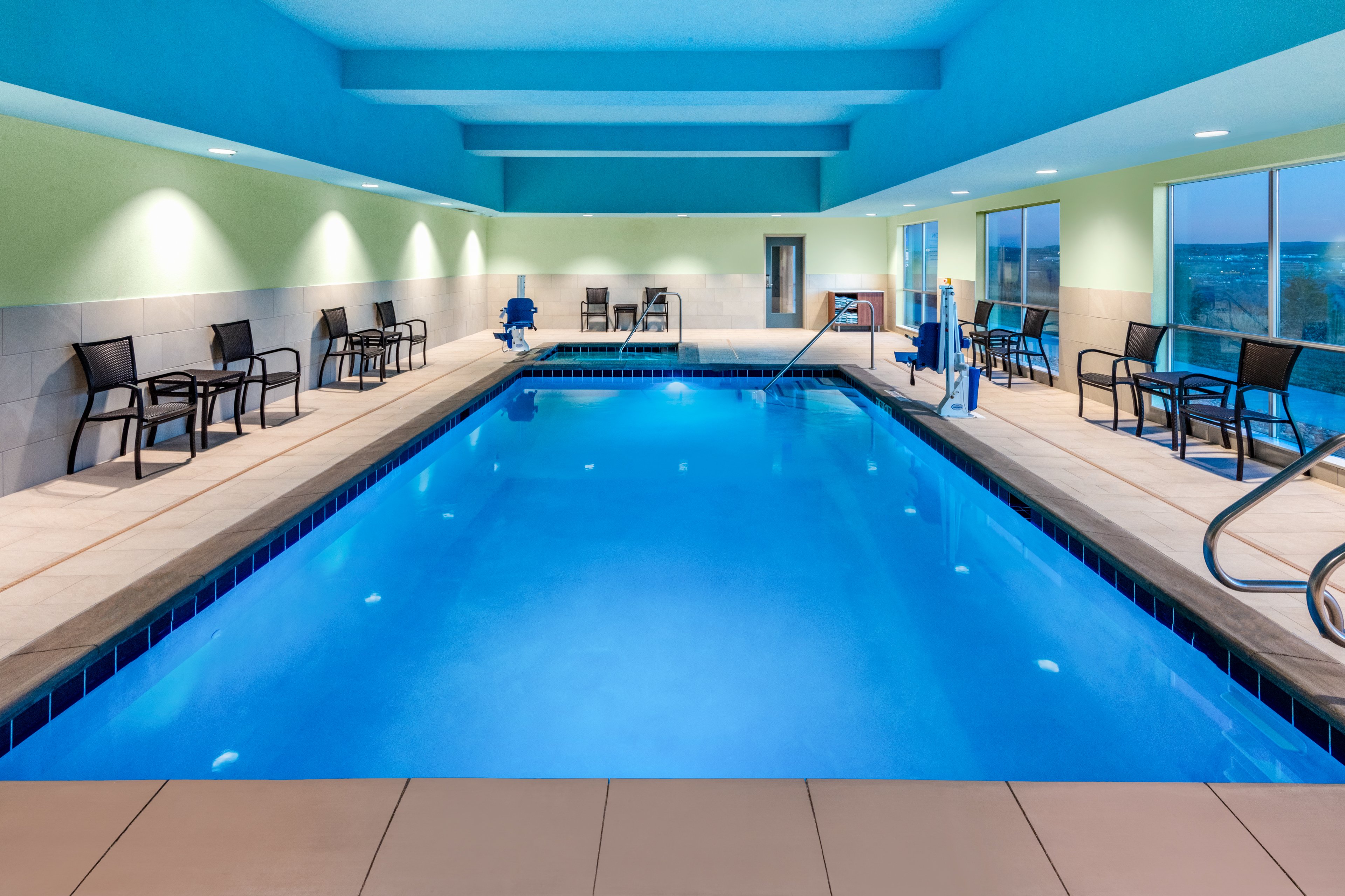 Holiday Inn Express Suites Colorado Springs South I 25 31/55