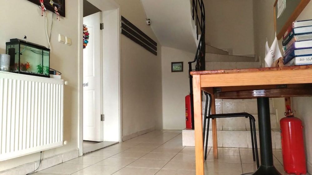 Kevin's Hostel 4/18