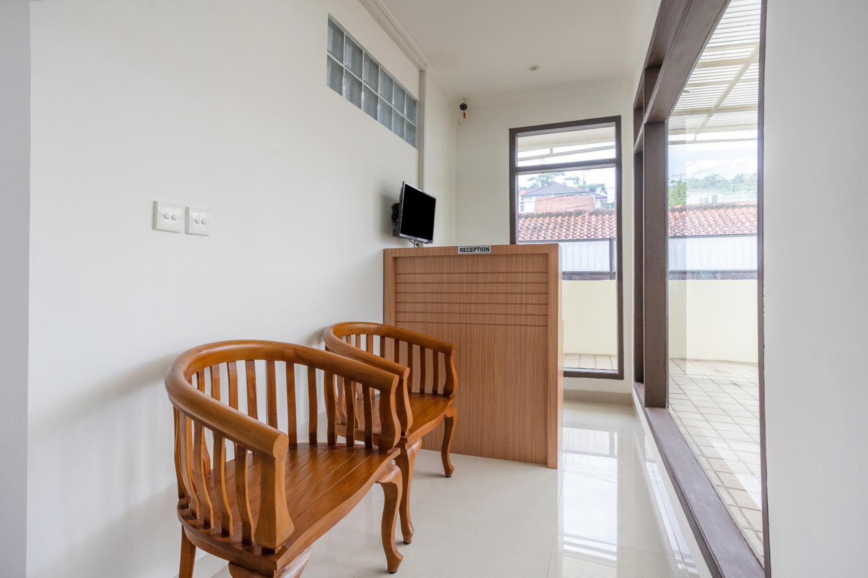Hotel O Hegarbudhi Residence 37/49