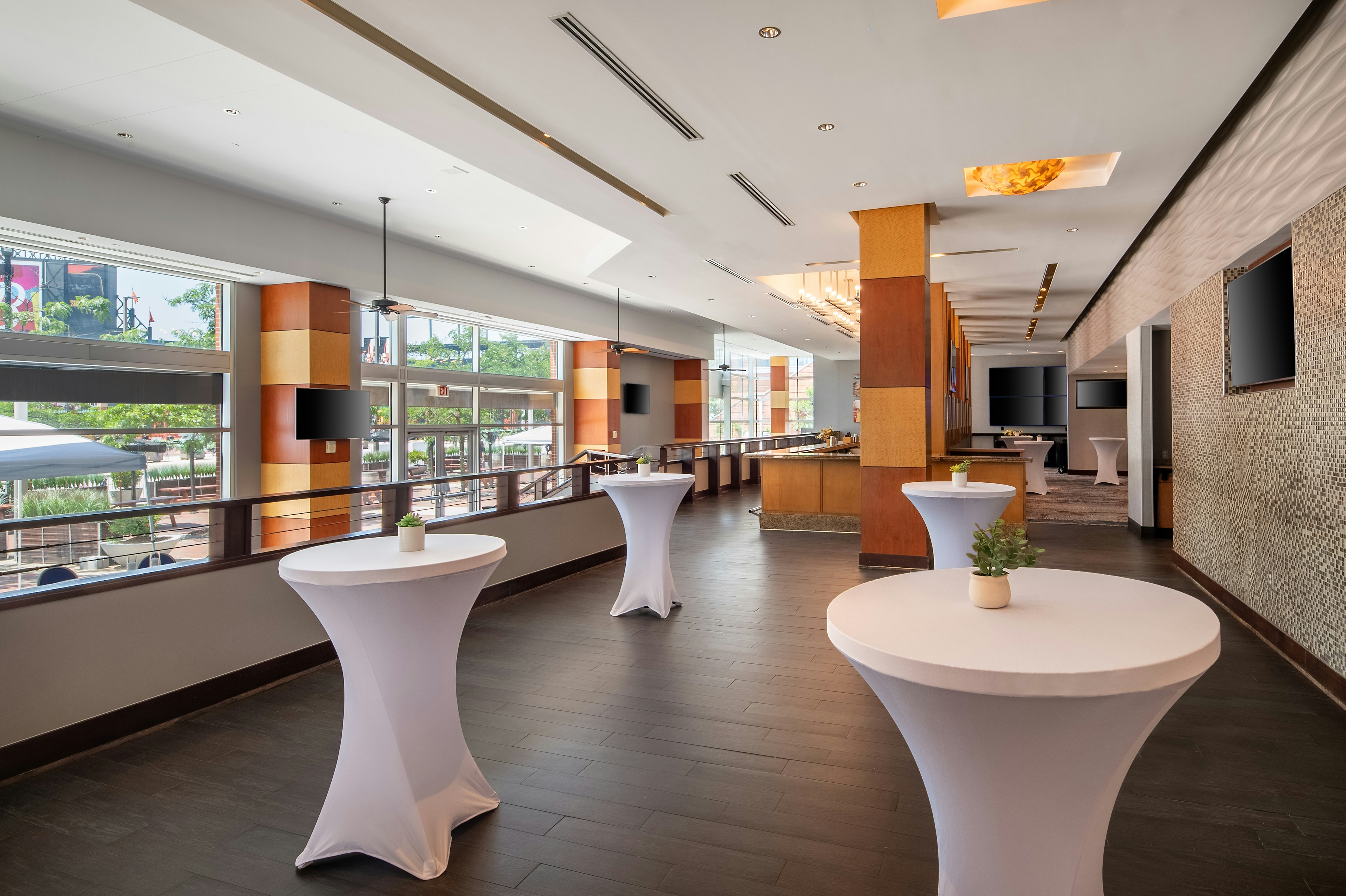 Hilton Baltimore Inner Harbor 41/84