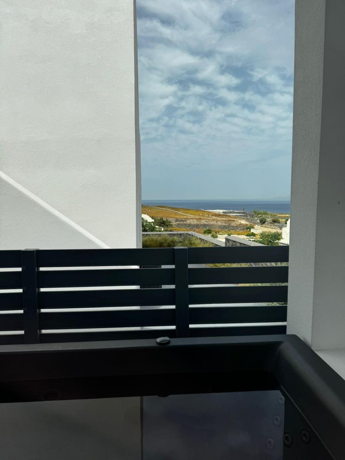 Nastram Suites Oia 3/30
