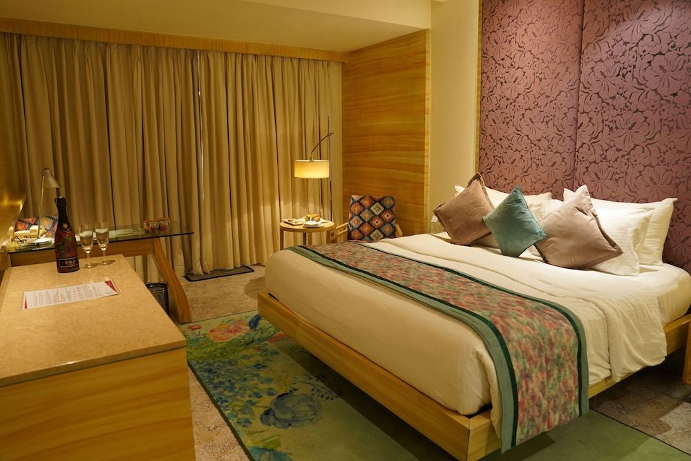 غرفة ديلوكس بسرير كينج بحوض استحمام، Royal Orchid Jaipur 8/10