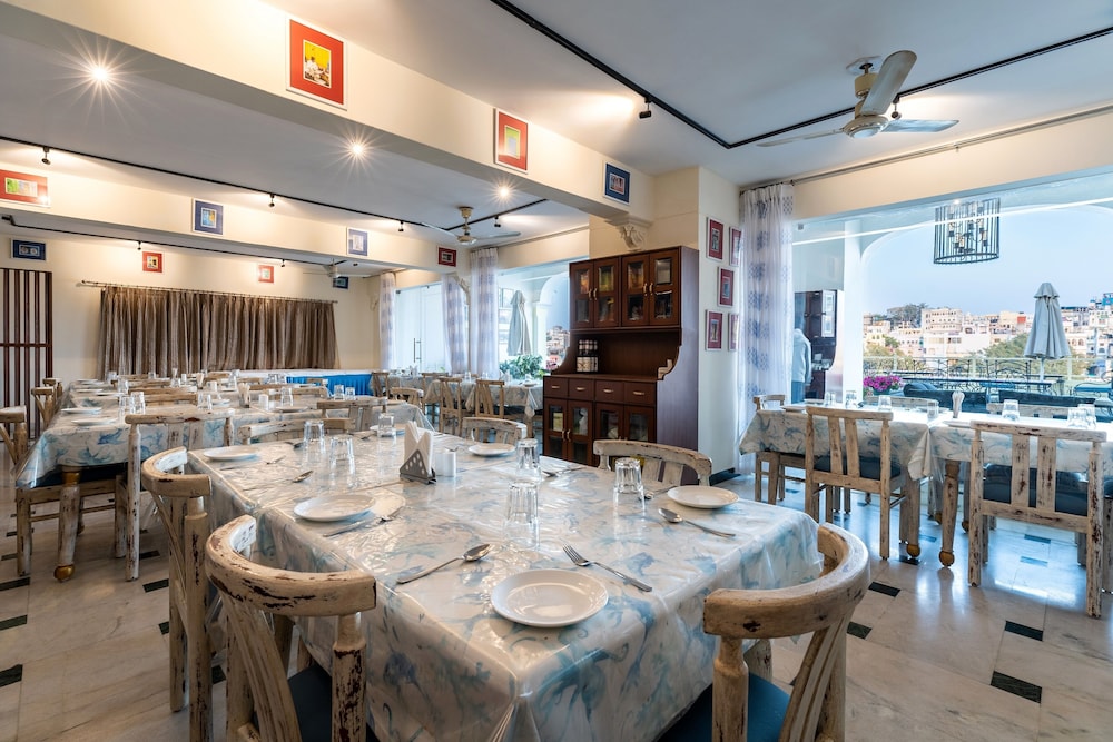 Hotel Sarovar 37/50